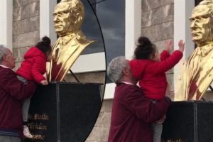 3 yaşındaki Çağla'nın Atatürk sevgisi tebessüm ettirdi