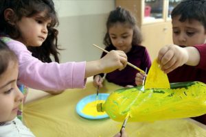 'Doğa dostu' minikler kendi oyuncaklarını yapıyor