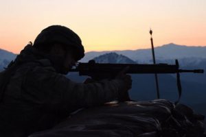 PKK'ya ağır darbe! 20 ter&ouml;rist &ouml;ld&uuml;r&uuml;ld&uuml;