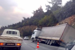 Bursa-Ankara yolunda TIR kazası trafiği kitledi