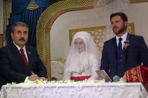 Mustafa Destici, nikah şahidi oldu