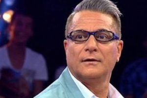 Emel Sayın konserinde Mehmet Ali Erbil s&uuml;rprizi!