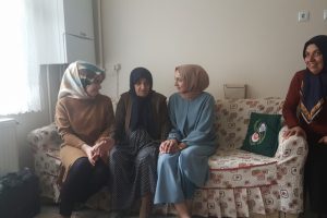 AK Parti Bursa İl Gen&ccedil;lik Kolları'ndan şehit ailelerine ziyaret