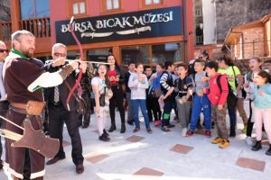 Bursa'da m&uuml;zelerde 23 Nisan coşkusu