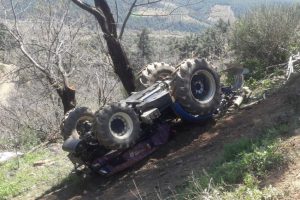 Trakt&ouml;r&uuml;n altında kalan &ccedil;ift&ccedil;i hayatını kaybetti