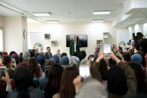 Cumhurbaşkanı Erdoğan'dan kız yurduna ziyaret