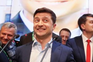 Ukrayna se&ccedil;imlerinin galibi komedyen Zelenskiy