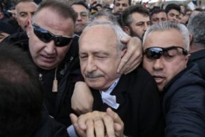 Muhtardan dikkat &ccedil;eken Kılı&ccedil;daroğlu a&ccedil;ıklamaması!