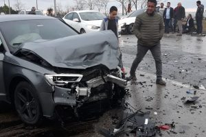 Trabzonsporlu oyuncu H&uuml;seyin T&uuml;rkmen kaza yaptı