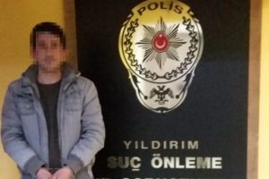 Bursa'da alkol alan arkadaşını bıçakladı