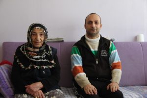 Apartmana giren hırsızlar, malulen emekli polis memurun ak&uuml;l&uuml; arabasını &ccedil;aldı
