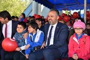 Bursa Hayvanat Bah&ccedil;esi'nde bayram coşkusu yaşandı