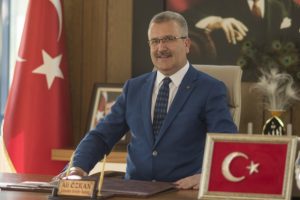 Bursa Karacabey Belediye Başkanı &Ouml;zkan'dan 23 Nisan mesajı