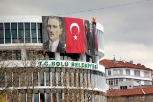 97 belediye iş&ccedil;isi işten &ccedil;ıkarıldı, bir iş&ccedil;i intihara kalkıştı!