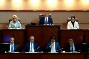 Ekrem İmamoğlu y&ouml;netimindeki ilk İBB meclis toplantısı canlı olarak yayınladı