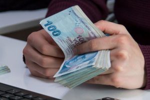 Geriye d&ouml;n&uuml;k alınan işsizlik maaşında hangi yılın asgari &uuml;creti baz alınır?