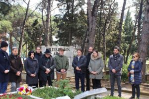 Attila &Ouml;zdemiroğlu kabri başında t&ouml;renle anıldı