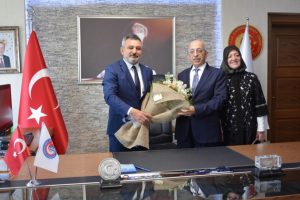 &Ccedil;OM&Uuml;'de rekt&ouml;rl&uuml;k devir teslim t&ouml;reni ger&ccedil;ekleşti