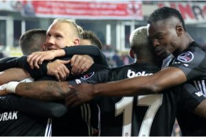 Burak Yılmaz Beşiktaş'ı yarışta tuttu