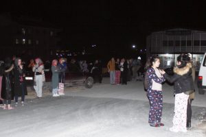 Kız &ouml;ğrenci apartında yangın paniği