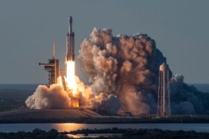 SpaceX'in roketi patladı!