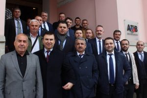 Bursa'da Yeniden Refah'ın ilk kongresinde Yavuz'a g&uuml;ven oyu