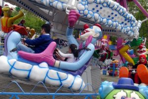 Bursa'da &ccedil;ocuklar, bayramlarını lunaparkta ge&ccedil;irdi