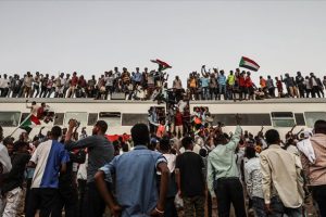 Sudan'da g&ouml;steriler 18. g&uuml;n&uuml;nde de devam etti