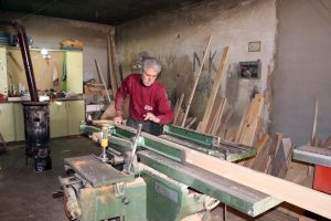 7 parmağını kaybetti, marangozluktan vazge&ccedil;medi