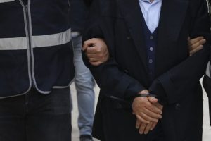FET&Ouml;'den aranan yurt m&uuml;d&uuml;r&uuml;n&uuml; bek&ccedil;iler yakaladı