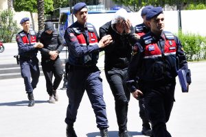 Telefon dolandırıcıları jandarmadan ka&ccedil;amadı