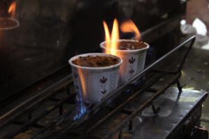 Bursa'da Türk kahvesini cezve yerine fincanda pişiriyor