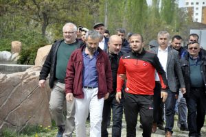 Avrupa şampiyonu milli g&uuml;reş&ccedil;iye coşkulu karşılama