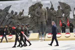 &Ccedil;anakkale Kara Savaşları'nın 104'&uuml;nc&uuml; yıl d&ouml;n&uuml;m&uuml;nde anma t&ouml;reni d&uuml;zenlendi