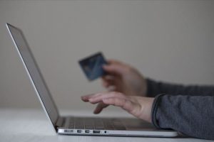 E-ticaret hacmi ge&ccedil;en yıl y&uuml;zde 42 b&uuml;y&uuml;d&uuml;