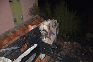 3 kişinin &ouml;ld&uuml;ğ&uuml; yangında, 2 kişinin cesedi kayıp