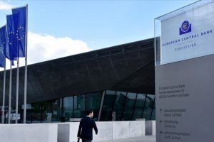 ECB: Trump'ın ticaret savaşı Avrupa'yı 'ılımlı' etkiledi