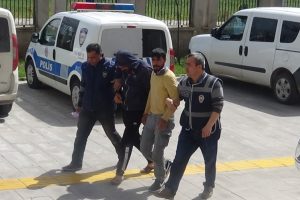 Zeytinyağı &ccedil;alan 3 kişi yakalandı