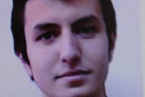 &Uuml;niversiteli Sefa can verdi, yoldan ge&ccedil;en selfie yaptı!