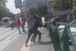 Bursa'da adliye önünde kan aktı, o anlar kameralara yansıdı