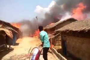 Arakanlı M&uuml;sl&uuml;manların yaşadığı kampta yangın paniği