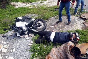 Alkollü motosiklet sürücüsü kaza yaptı