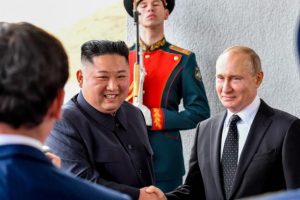 Putin ve Kim Jong-un bir araya geldi