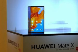 Huawei'nin yeni katlanabilir telefonu g&ouml;z&uuml;kt&uuml;!
