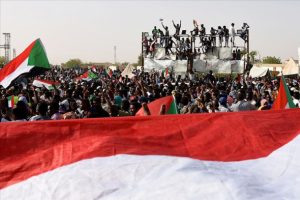 Sudan Askeri Ge&ccedil;iş Konseyi'nin 3 &uuml;yesi istifa etti