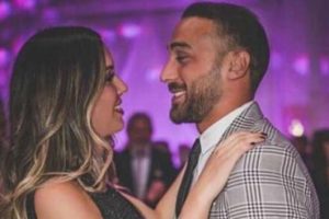 Cenk Tosun'dan eşine &ouml;zel hareket