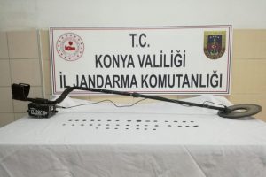 Tarihi bronz ve g&uuml;m&uuml;ş sikkeleri satmak isterken yakalandılar