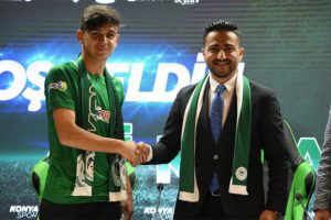 Konyaspor, Karakaya ile s&ouml;zleşme imzaladı