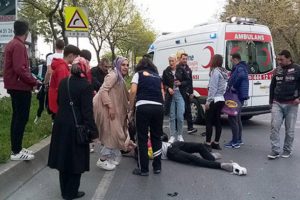Yolun karşısına ge&ccedil;meye &ccedil;alışırken canından oluyordu
