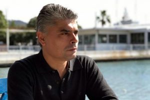 &Ccedil;eşme hortumuyla kendini astı!